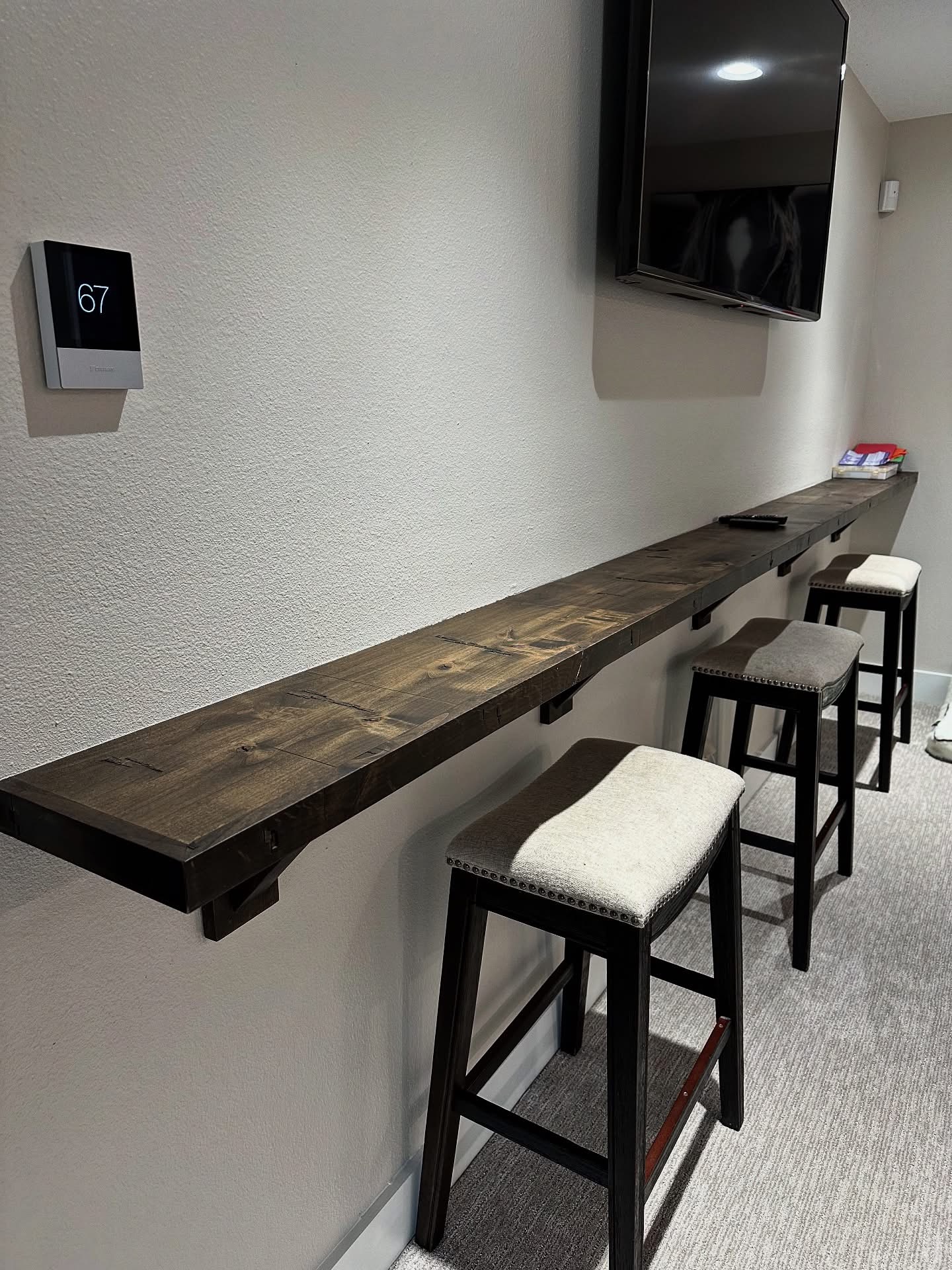 Wall-mounted bar shelf with stools